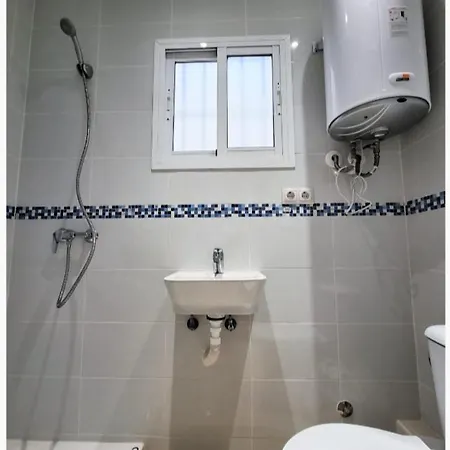 Junto Paseo Maritimo Piscinas Jardines Y Parking Marbellac