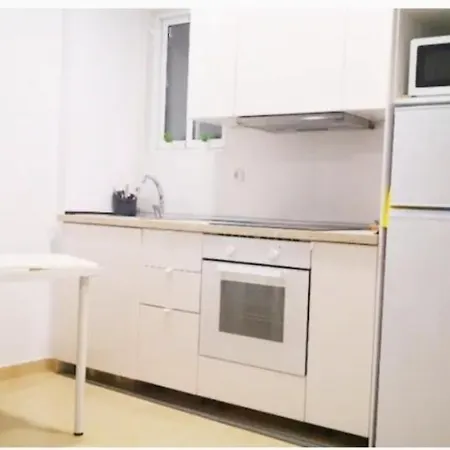 Junto Paseo Maritimo Piscinas Jardines Y Parking Marbellac