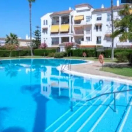 Junto Paseo Maritimo Piscinas Jardines Y Parking Marbellac