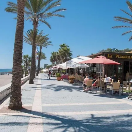 Junto Paseo Maritimo Piscinas Jardines Y Parking *
