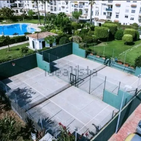 Junto Paseo Maritimo Piscinas Jardines Y Parking *